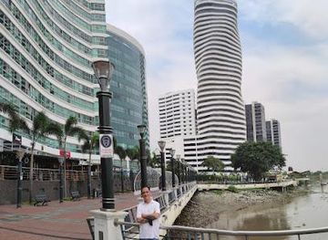 ecuador/guayaquil/attraction/puerto-santa-ana