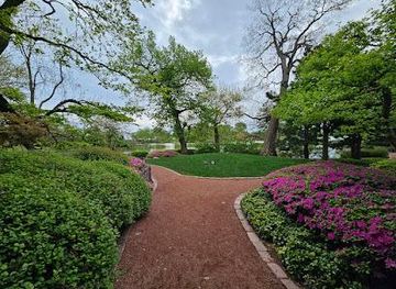 illinois/berwyn/attraction/garden-of-the-phoenix