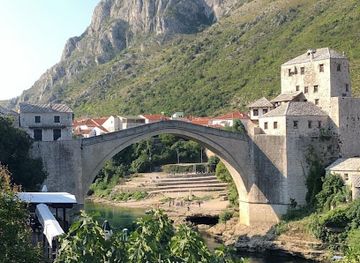 bosnia-and-herzegovina/herzegovina/attraction/eiffelov-most