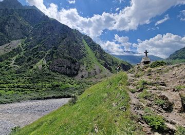 georgia/racha-lechkhumi-and-kvemo-svaneti/attraction/viewpoint-tereki-valley