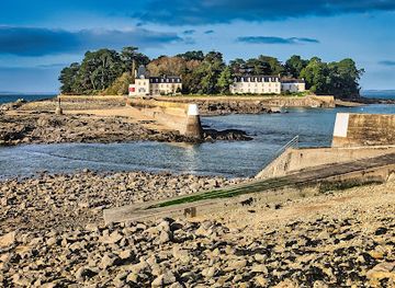 france/brittany-coast/attraction/tristan-island-lighthouse