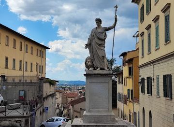 italy/arezzo/attraction/piazza-di-murello