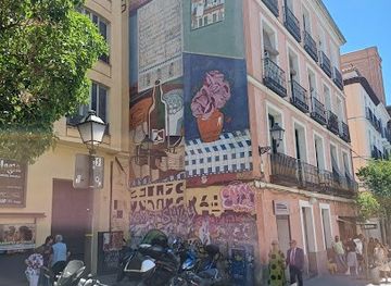 spain/madrid/attraction/street-art-madrid-the-king-of-ruin