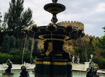 azerbaijan/baku/attraction/philharmonic-fountain