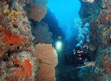 maldives/dhigurah/attraction/broken-rock