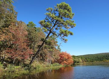 oklahoma/lake-and-trail-country/attraction/clayton-lake-state-park