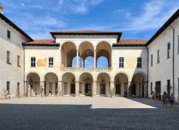 italy/brianza/attraction/piazza-esedra