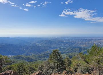 cyprus/troodos-national-forest-park/attraction/persephone-hiking-trail