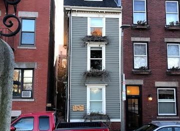 massachusetts/cape-ann/attraction/skinny-house-spite-house-boston-ma