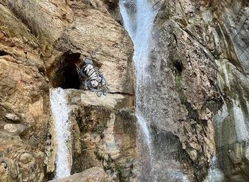 california/huntington-beach/attraction/black-star-canyon-falls-trailhead