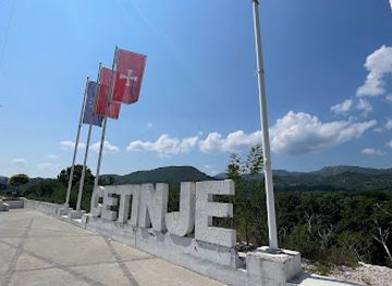 montenegro/cetinje/attraction/place-for-pictures-with-cetinje