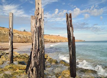 australia/fleurieu-peninsula/attraction/port-willunga-jetty-pylons