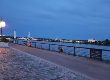 france/bordeaux/attraction/quai-des-chartrons