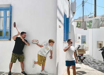 greece/naxos/attraction/kid-with-the-cake-michael-tsinoglou