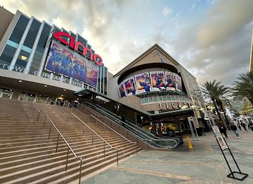 california/burbank/attraction/batman-hush-statue