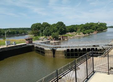 Illinois Waterway Visitors Center
