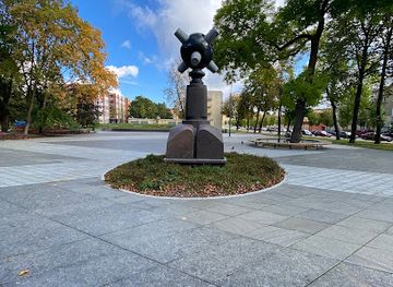 lithuania/siauliai/attraction/skveras-povilo-visinskio-ir-stoties-gatviu-kampe