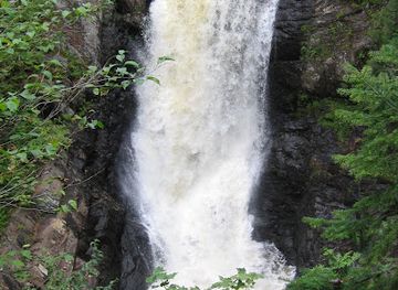 maine/franklin-county/attraction/moxie-falls-trailhead-parking