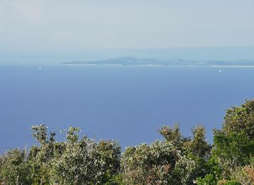 croatia/dalmatia/attraction/boj-pod-visom-kula-wellington-central-dalmatia-croatia-theme-trails