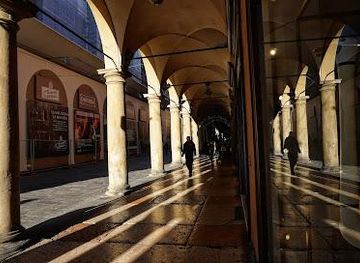 italy/bologna/attraction/portico-del-pavaglione