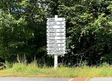 maine/washington-county/attraction/world-traveler-sign-post