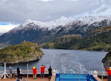 chile/puerto-natales/attraction/white-narrows
