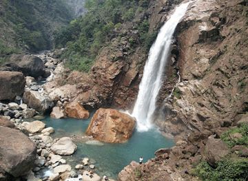 india/meghalaya/attraction/rainbow-falls