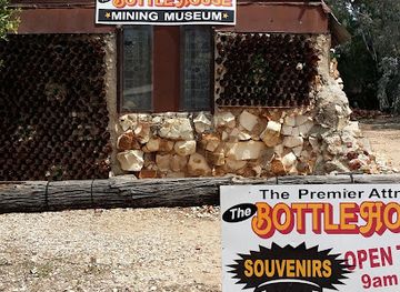 australia/western-new-south-wales/attraction/bottle-house-museum