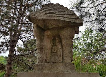 hungary/szekesfehervar/attraction/a-latomas-tehene-szobor