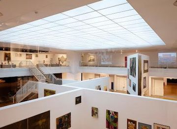 romania/bucharest/attraction/mnac-muzeul-national-de-arta-contemporana-al-romaniei