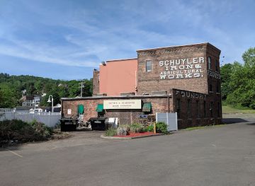new-york/watkins-glen/attraction/seneca-harbor-wine-center