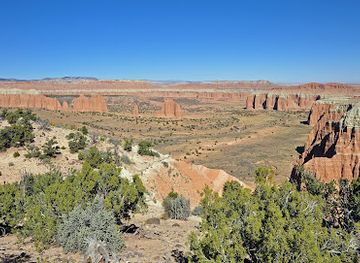 utah/capitol-reef-national-park/attraction/cathedral-valley