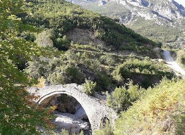 albania/has/attraction/waterfall-on-zeze-canyon