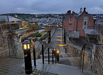 united-kingdom/londonderry/attraction/the-derry-walls