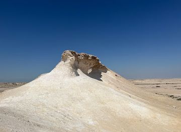 qatar/al-jassasiya-rock-carvings/attraction/limestone-carved-by-the-wind