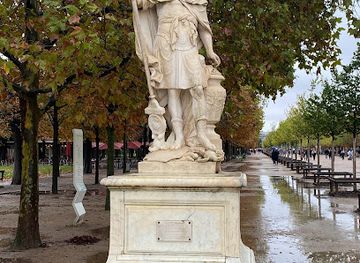 france/paris/louvre-tuileries/attraction/statue-jules-cesar