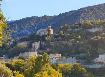france/aix-en-provence/attraction/la-forteresse-d-oppede-le-vieux