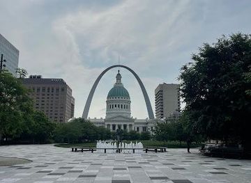 illinois/cahokia-mounds-state-historic-site/attraction/kiener-plaza-park