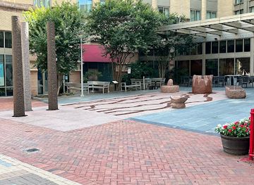 virginia/arlington/attraction/courthouse-river-plaza-fountain