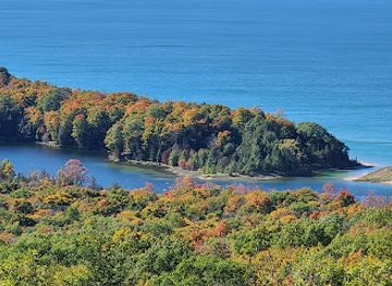 michigan/lower-peninsula/attraction/sleeping-bear-dunes-overlook