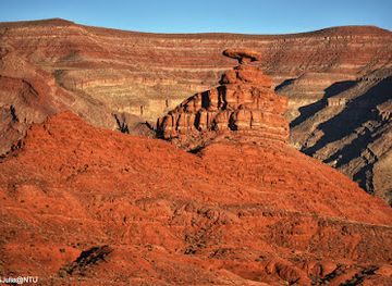 utah/colorado-plateau/attraction/mexican-hat-rock