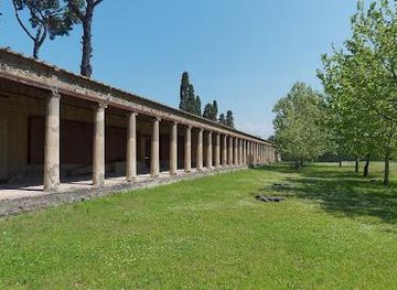 italy/pompeii/attraction/palestra-grande
