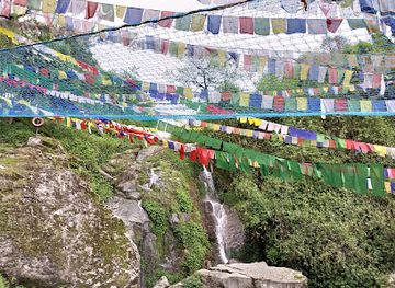india/gangtok/attraction/lhasa-waterfall
