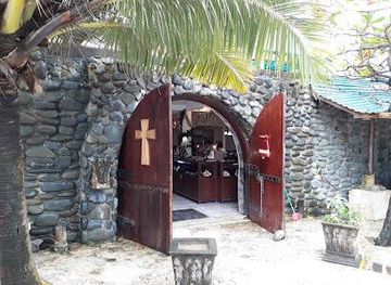 honduras/utila/attraction/stone-castle-cameo-factory-institute