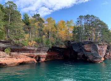 wisconsin/apostle-islands-national-lakeshore/attraction/apostle-islands-maritime-cliffs-state-natural-area