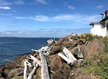washington/puget-sound/attraction/alki-point-lighthouse