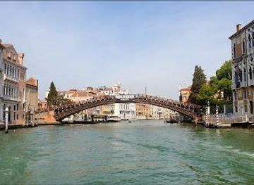 italy/venice/attraction/ponte-dell-accademia