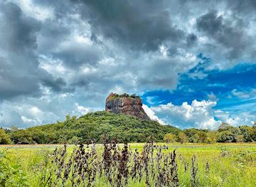 sri-lanka/minneriya-national-park/attraction/sigiriya-rock-view-from-sigiriya-tank