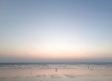 pakistan/karachi/dha-phase-8/attraction/sea-wall