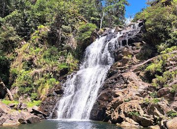new-caledonia/hienghene/attraction/cascade-de-saint-thomas